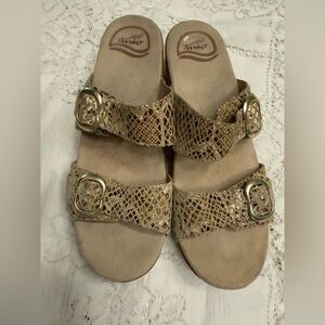 Dansko Women's Textured Tan Sandals